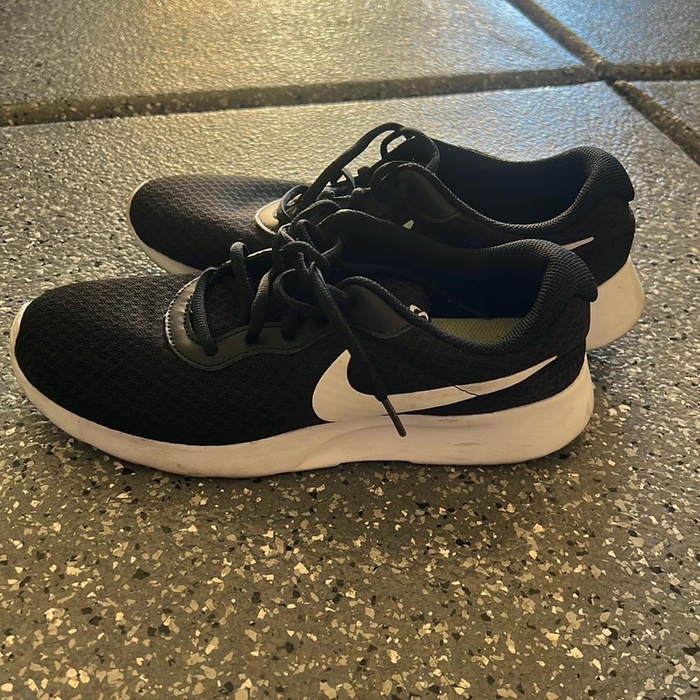 Nike Black and White Women's Shoes